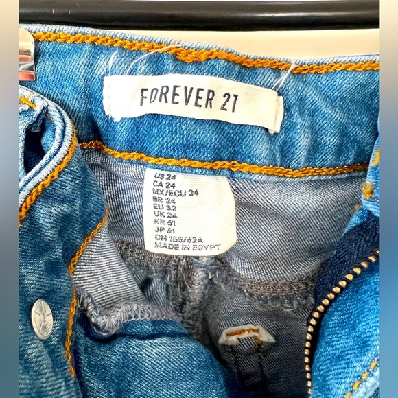 Forever 21 Women’s Skinny Distressed Jeans Size 24 - Picture 3 of 3